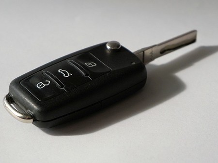 What should I do if the car key gets wet?