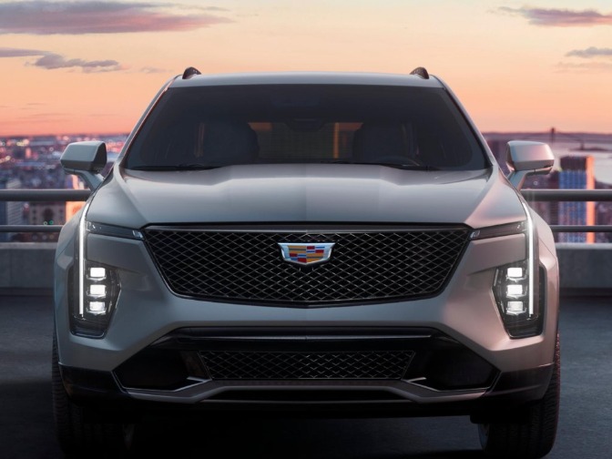 New Cadillac XT4 Exposure Renewed Appearance, 33inch Large Screen